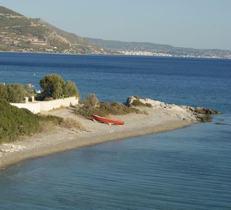 House By The Sea At Skaloma, Loutraki Vila Limni Vouliagmenis Exterior foto