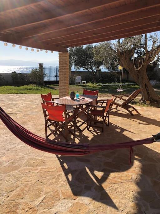 House By The Sea At Skaloma, Loutraki Vila Limni Vouliagmenis Exterior foto