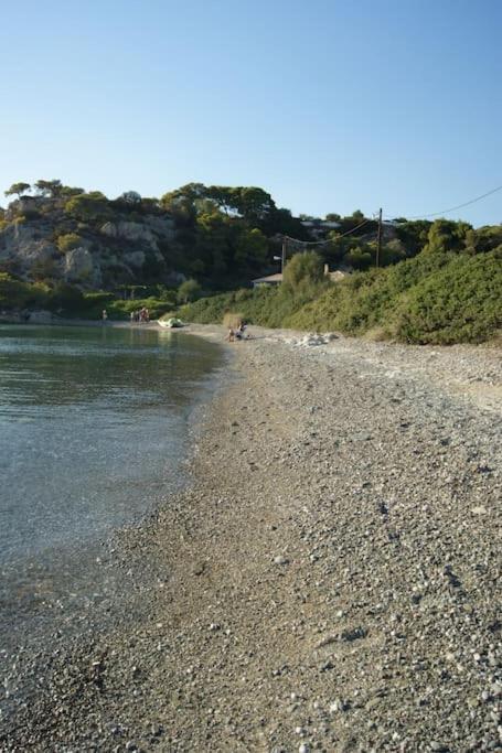 House By The Sea At Skaloma, Loutraki Vila Limni Vouliagmenis Exterior foto
