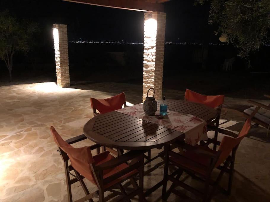 House By The Sea At Skaloma, Loutraki Vila Limni Vouliagmenis Exterior foto