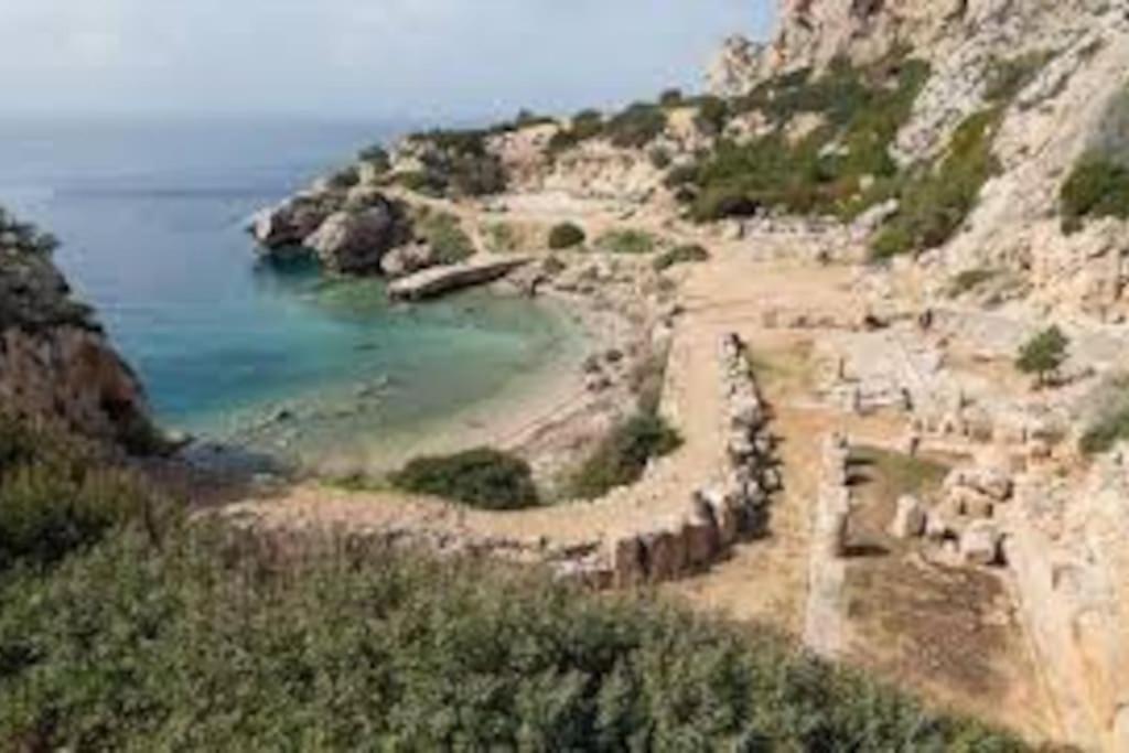 House By The Sea At Skaloma, Loutraki Vila Limni Vouliagmenis Exterior foto