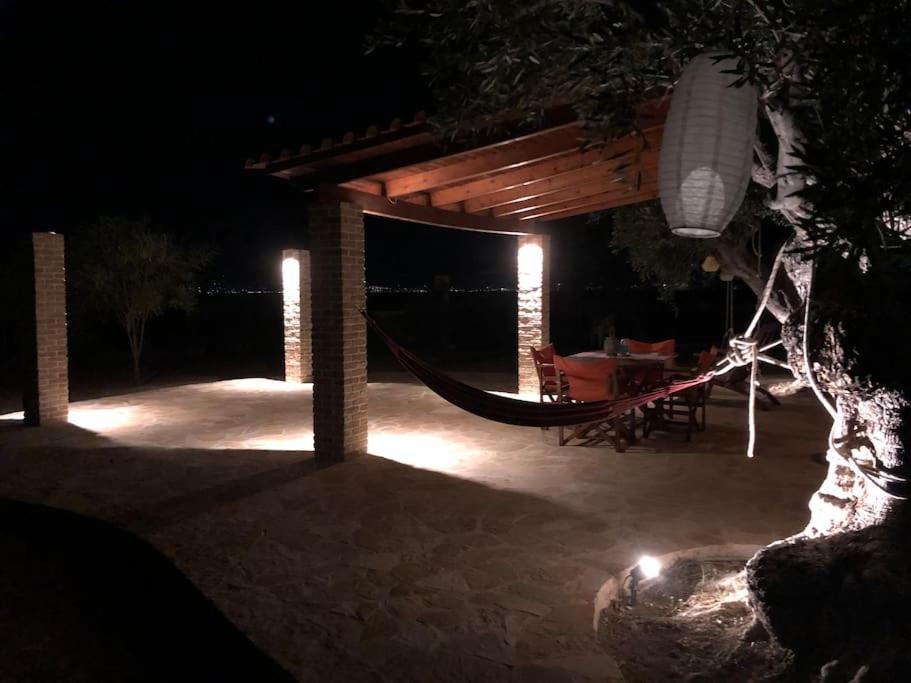 House By The Sea At Skaloma, Loutraki Vila Limni Vouliagmenis Exterior foto